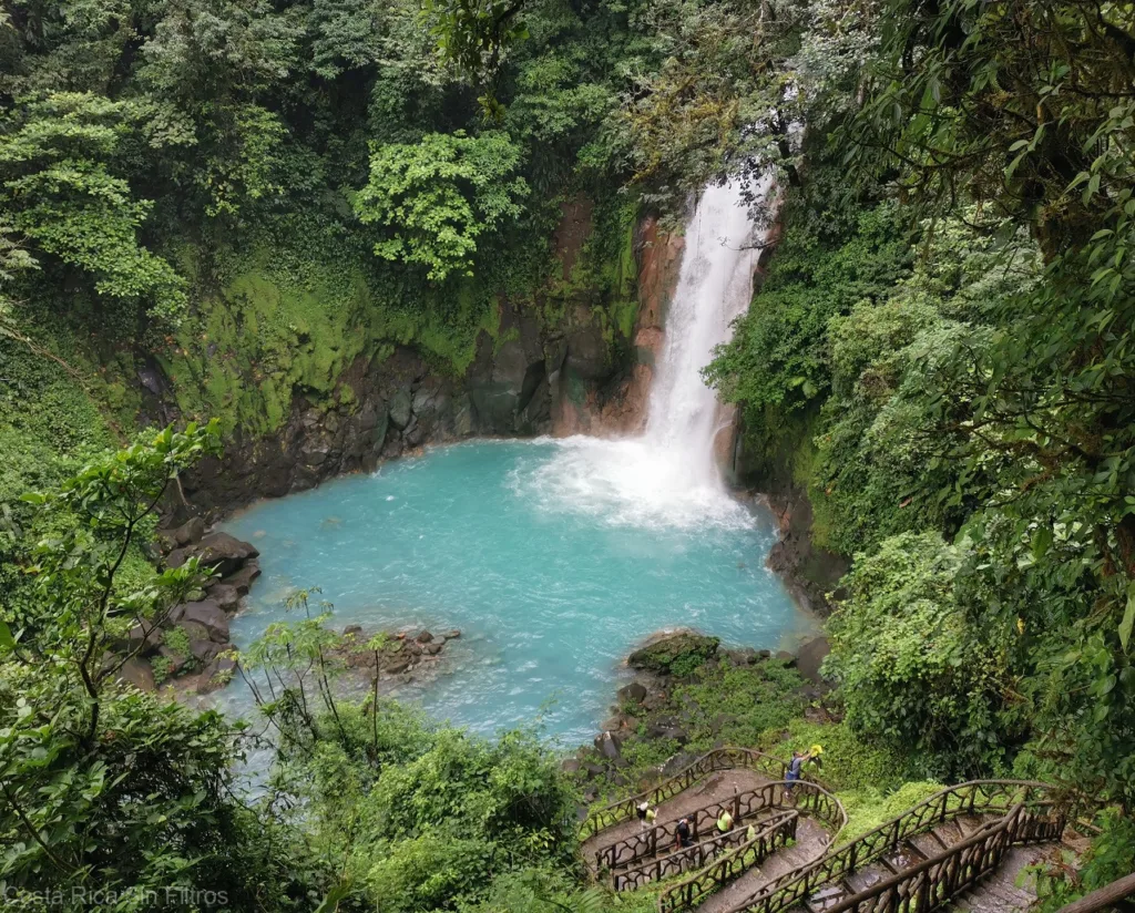 Catarata del Río Celeste y los Teñideros